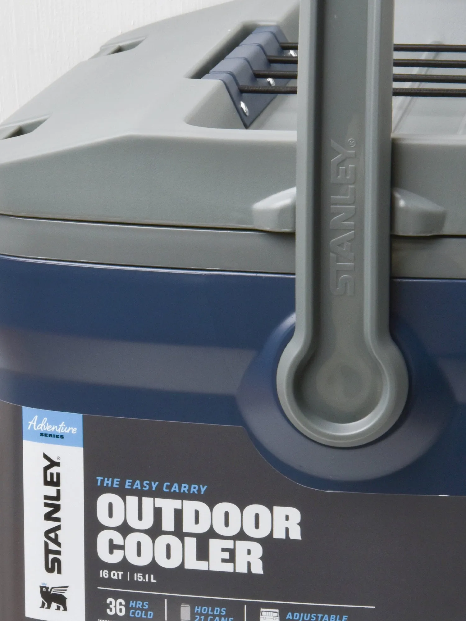 The Easy-Carry Outdoor Cooler 16QT / 15.1L, Navy