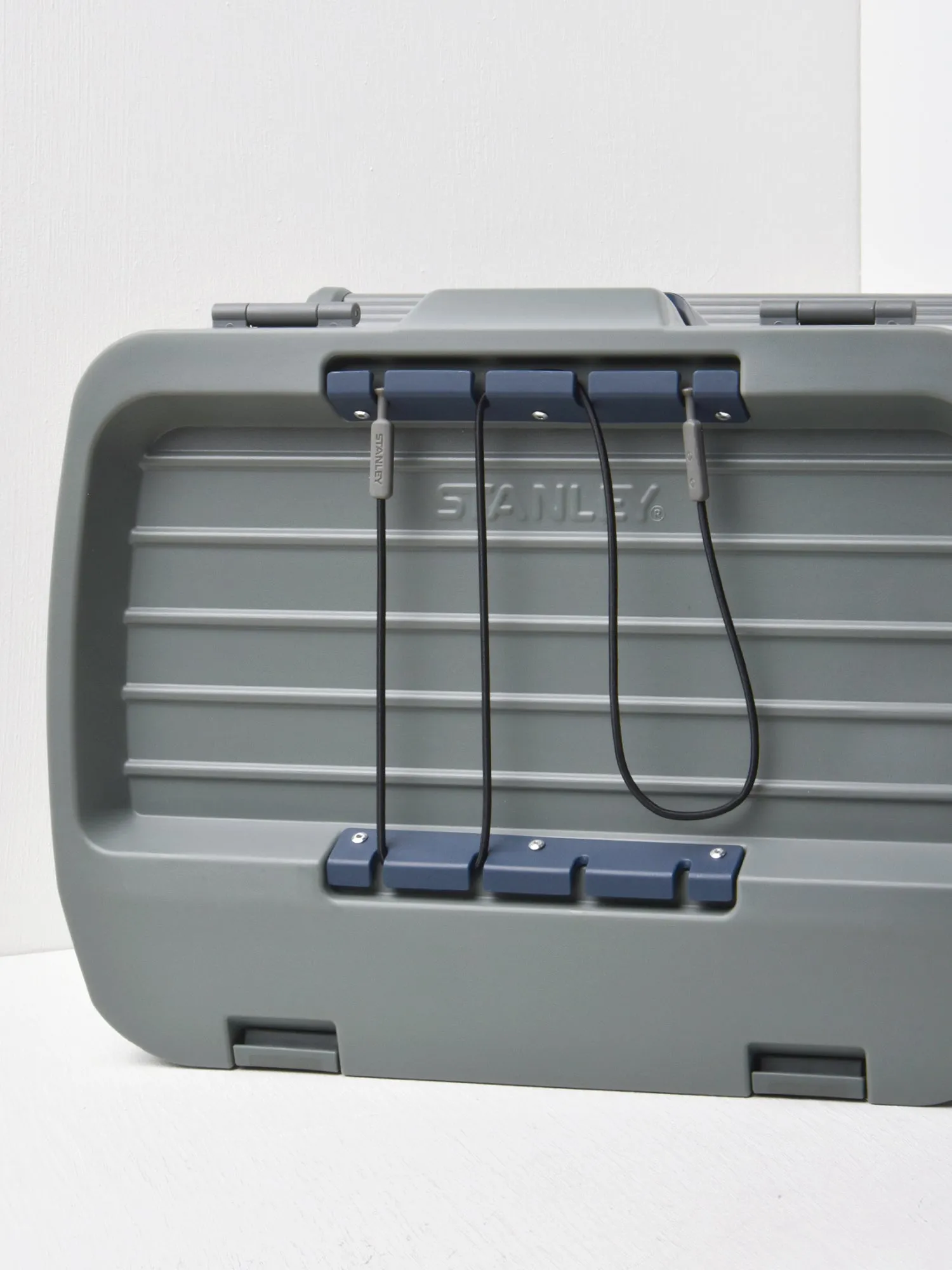 The Easy-Carry Outdoor Cooler 16QT / 15.1L, Navy
